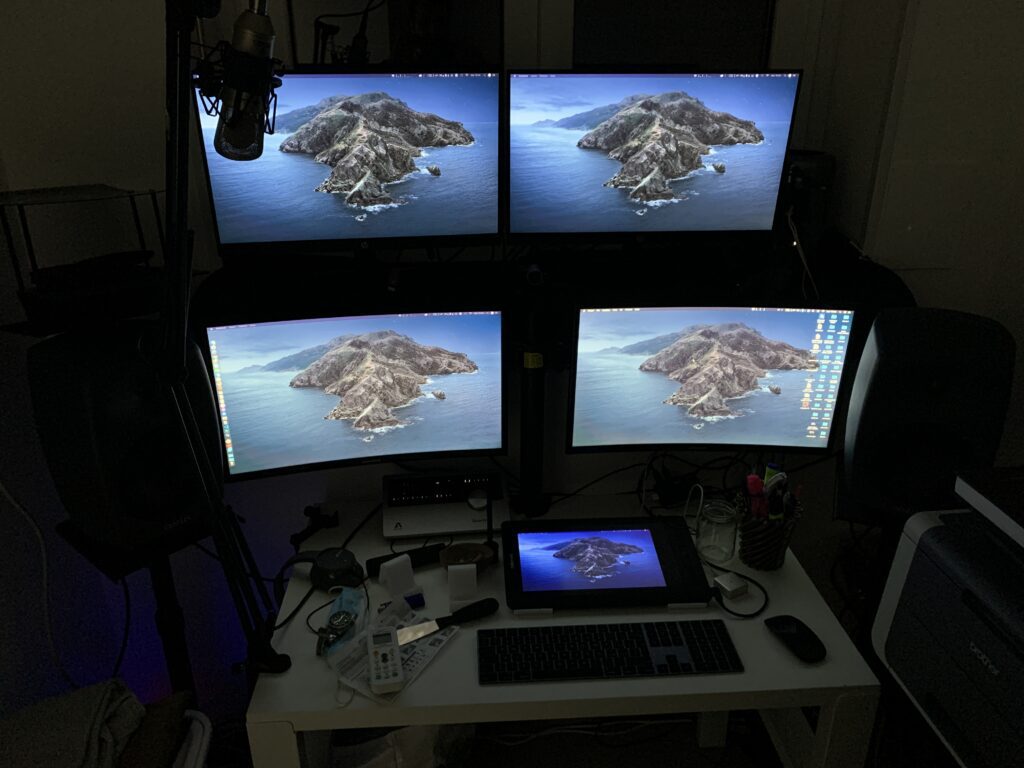 Postazione 4 monitor + Tavoletta grafica