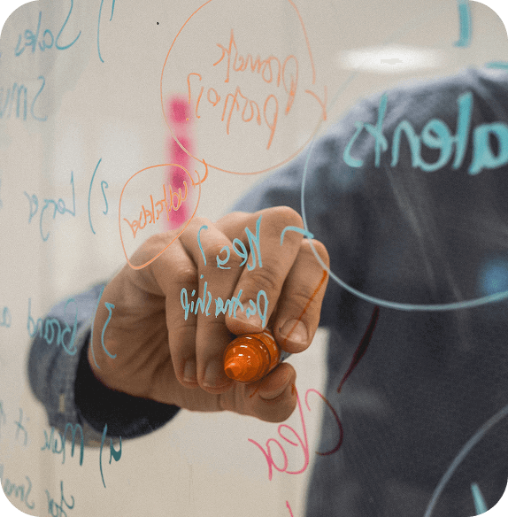 Professional who draws diagrams and flowcharts on a transparent whiteboard