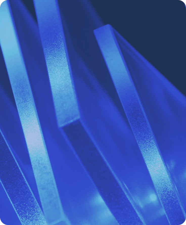 Pattern geometrico blu che simboleggiano flussi di dati, ingegneria e sviluppo software